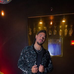 Hiury Bonato celebra 10 anos de sucesso Revista Spicy Fire em noite especial em São Paulo.