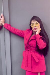 Aleemary Mel: trajetória de uma artista que une jornalismo, música e televisão.